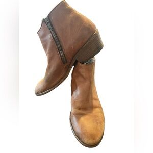 Frye  Carson Piping  Women's Brown Cognac Leather Ankle Bootie  Size 8 1/2 M